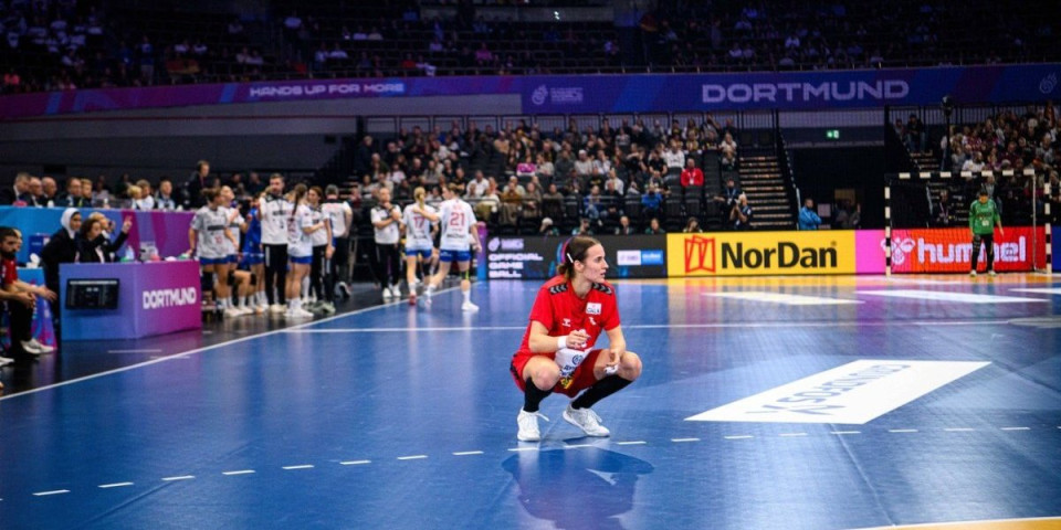 Svi zapanjeni! Ovo se ne pamti na Svetskim prvenstvima: Ovako su rukometašice Srbije same sebi otele pobedu?! (VIDEO)