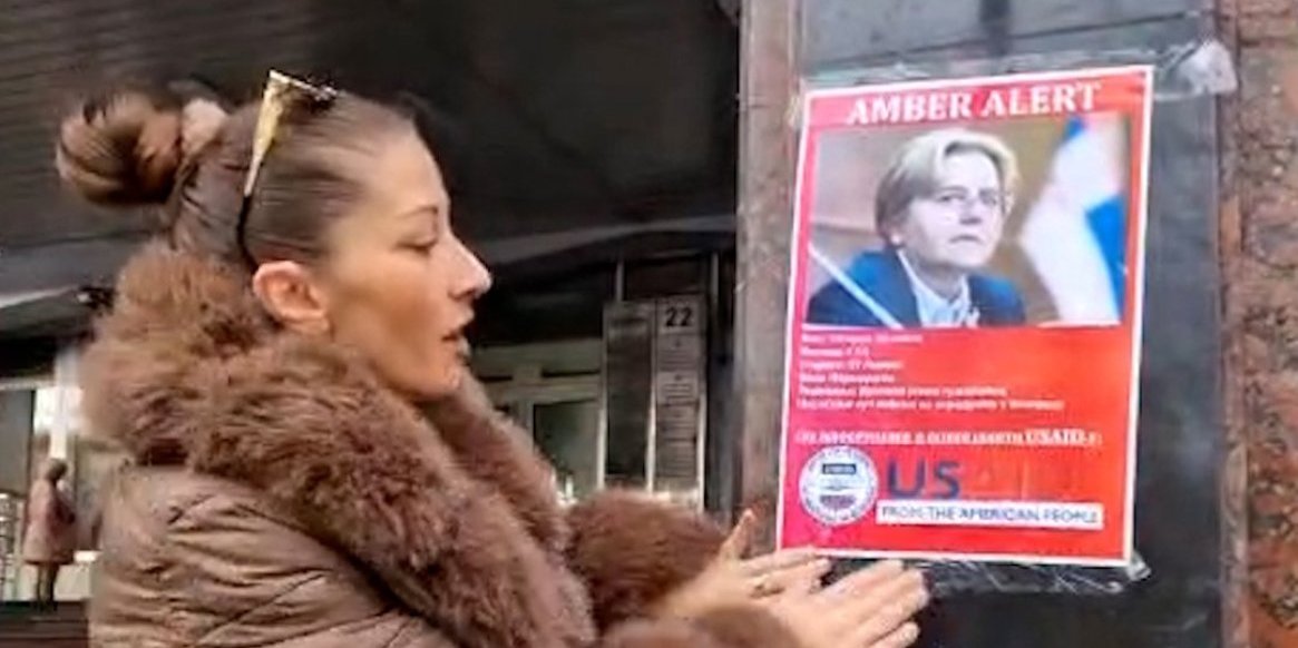 Evo ko je lepio "amber alert" plakate zbog "nestale" Zagorke Dolovac: Tri postera, na srpski način (VIDEO)