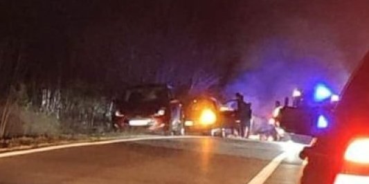 Drama na putu Niš-Priština: Automobil izgoreo u vožnji (FOTO)