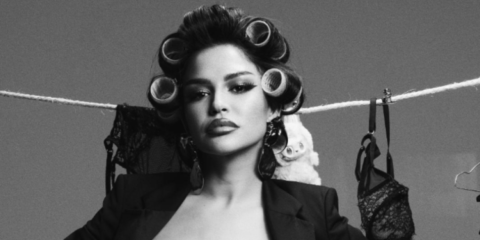 Crna čipka, telo oblepljeno trakom i halteri: Aleksandra Mladenović nikad izazovnija