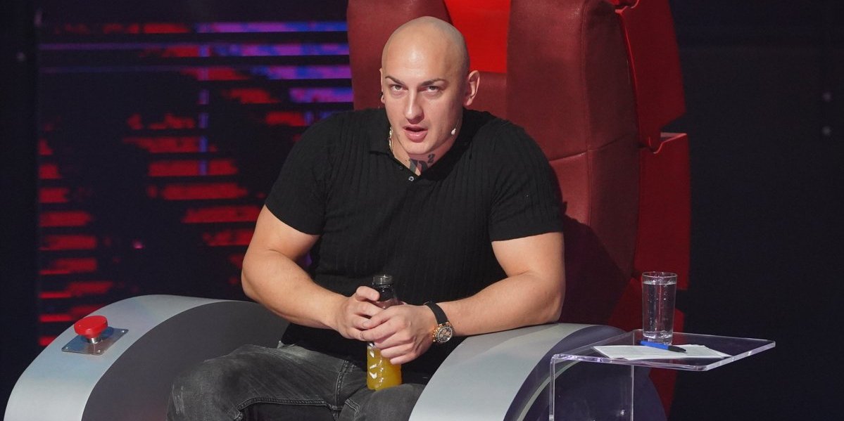 "Pročitaj ako si završio osnovnu školu": Pevačica ponizila Desingericu, uvrede ne oprašta