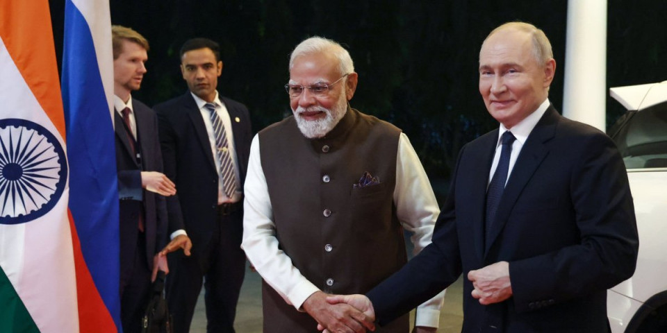 (FOTO) Šok u Indiji: Putin dobio nešto o čemu Tramp može samo da sanja - potez Modija oduševio svet