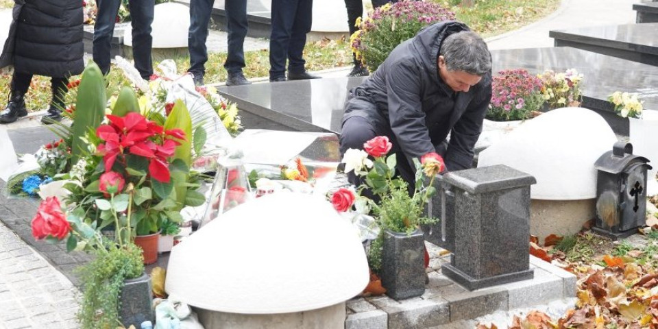 Pet godina od smrti Džeja Ramadanovskog - Ovaj poznati Dorćolac zasvirao na njegovom grobu