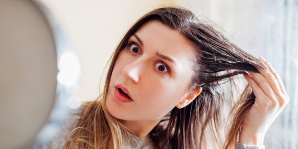 Kosa vam se masti zimi više nego leti? 4 trika za manje mašćenje - ovo je pravi razlog