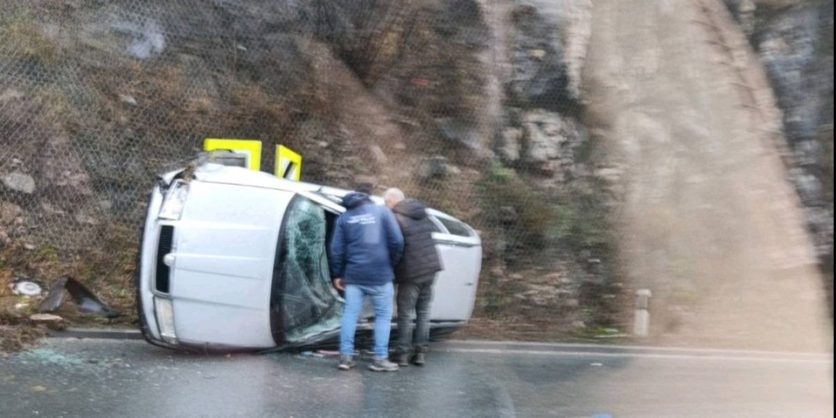 Težak udes na magistrali iznad Užica: Prevrnula se "škoda", sumnja se da je ovo uzrok nesreće