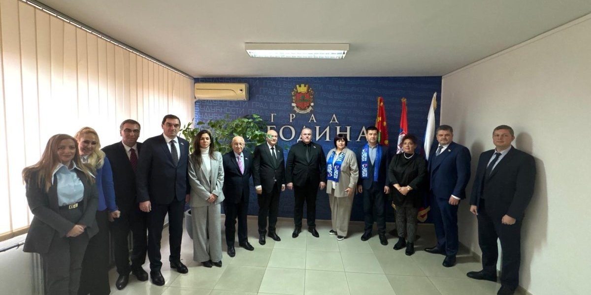 Ruska delegacija obišla je Zavičajni muzej u Jagodini, Muzej voštanih figura gde su se slikali sa voštanom figurom Vladimira Putina, Akva park u Jagodini