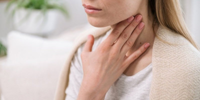 Grlobolja se najčešće vezuje za virusne infekcije, ako je prisutna samo na jednoj strani, uzrok može biti znatno drugačiji.