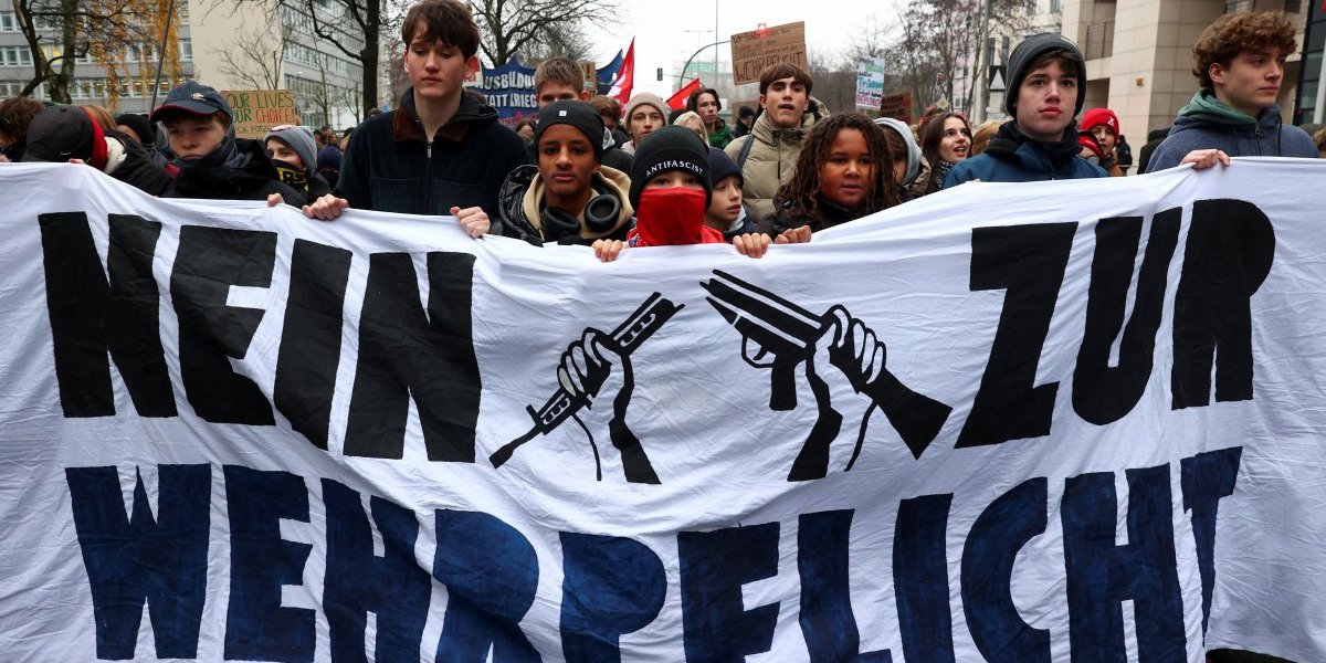 Nemačka na nogama: Mladi izašli na ulice zbog odluke o vojnom roku! (FOTO/VIDEO)