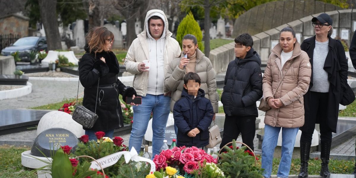 Unuci i ćerke u suzama - Porodica posetila grob Džeja Ramadanovskog (FOTO)