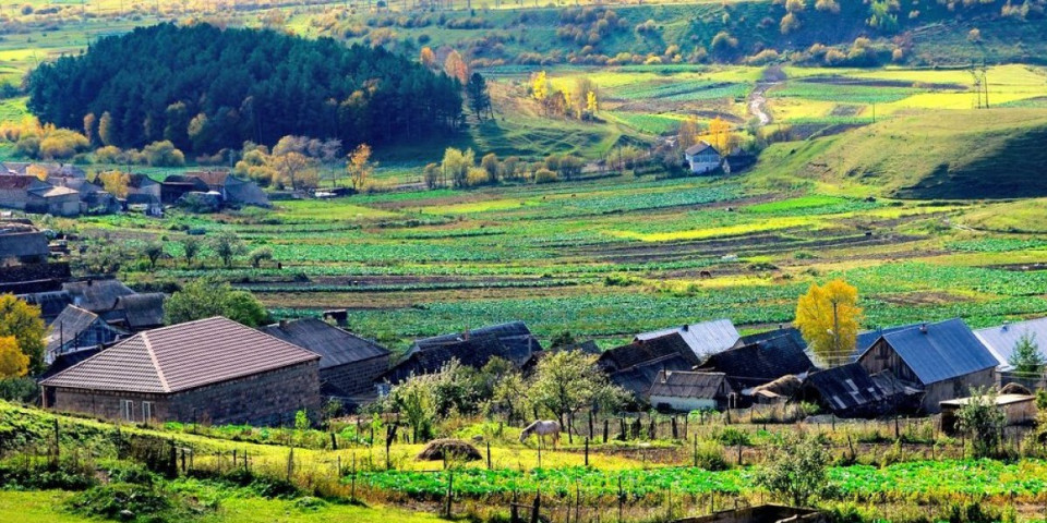 Najčudnije selo na svetu: Nema televizora, alkohola i psovki, a o njihovom kiselom kupusu svi pričaju (VIDEO)