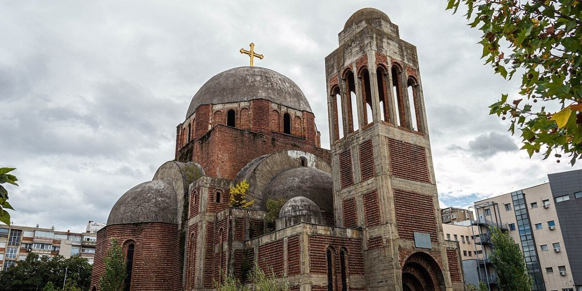 Šiptarski teror! Đavolji advokat i moralna bitanga ruši Hram Hrista Spasa u Prištini