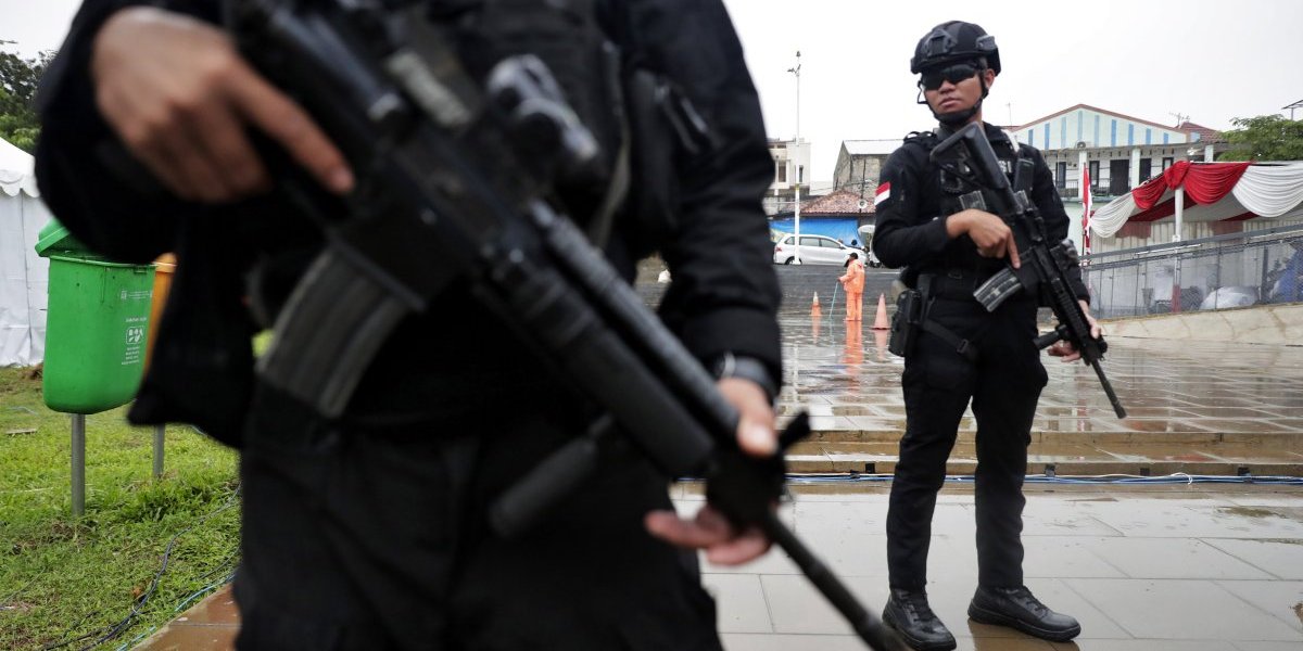 (UZNEMIRUJUĆI VIDEO) Eksplozija besa: Rulja linčovala silovatelja - Odsekli mu genitalije pa ga vukli kroz selo