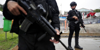 (UZNEMIRUJUĆI VIDEO) Eksplozija besa: Rulja linčovala silovatelja - Odsekli mu genitalije pa ga vukli kroz selo