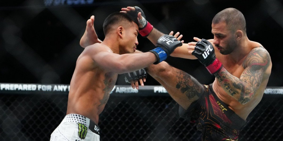 Šok, pao i polomio ruku - Užasna scena, potez rivala zgrozio svet (VIDEO)