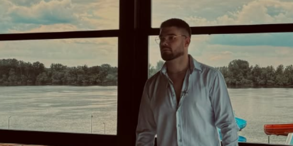 Pevač hitno hospitalizovan: Stanje mu se pogoršalo preko noći