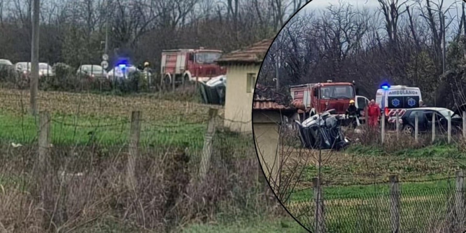 Ima teško povređenih: Automobil završio u kanalu pored puta - Teška nesreća kod Svilajnca (FOTO)