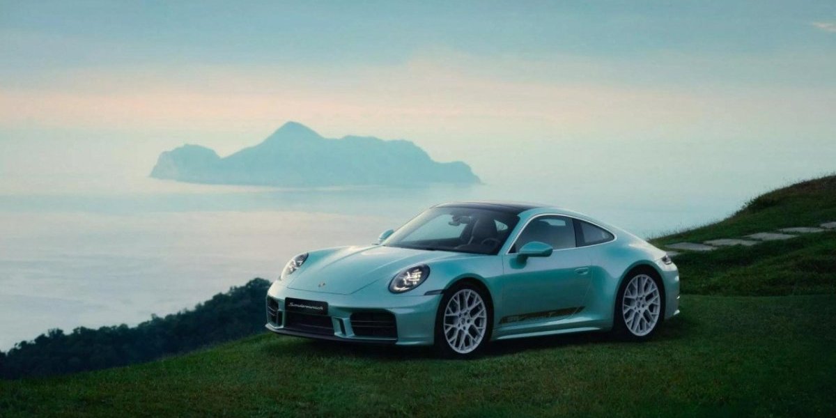 Sportski izgled dodatno naglašavaju RS Spyder felne, dok specijalna prednja i zadnja LED svetla daju završni luksuzni utisak