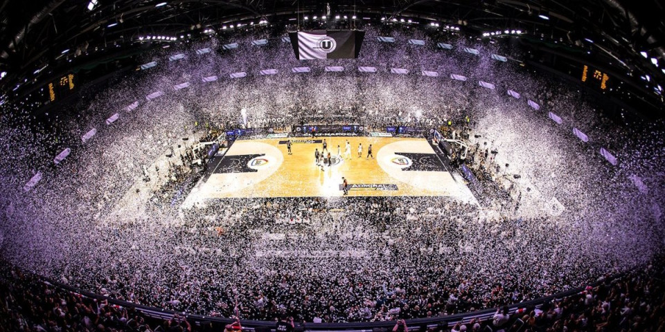 Doček za pamćenje: Navijači Kluža priredili spektakl Partizanu (VIDEO)