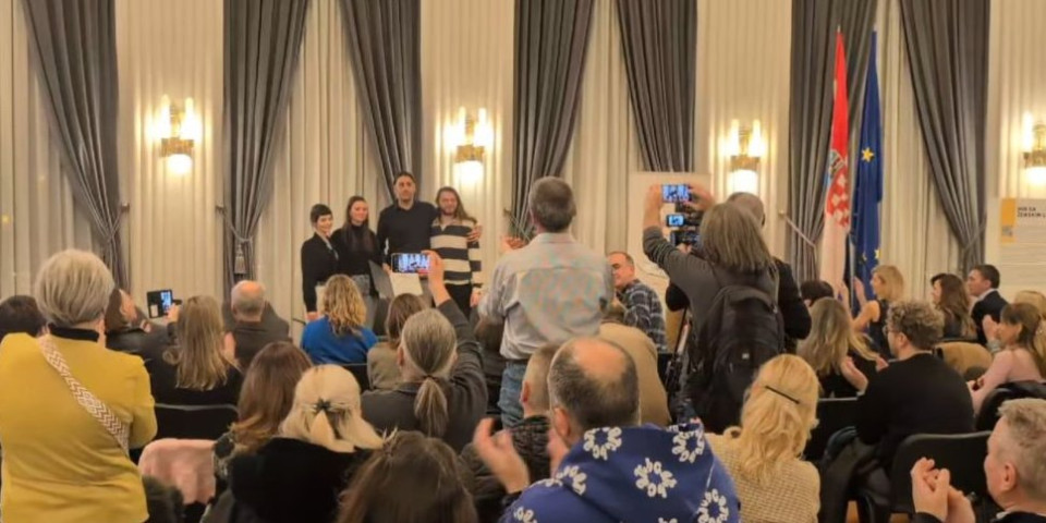 Ustaše nagradile izdajnike: Da li su ovo ovacije za rušenje Srbije? (VIDEO)