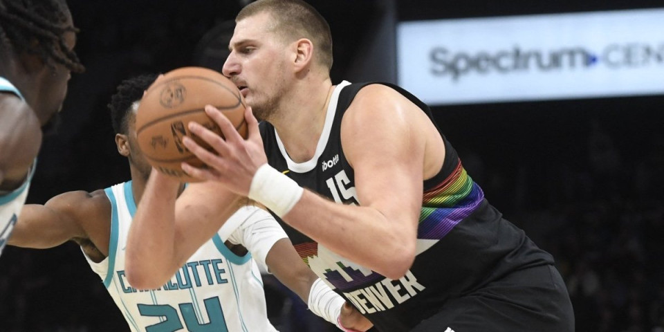 Legenda gleda u leđa Jokiću: Srbin nadmašio najvećeg ikada