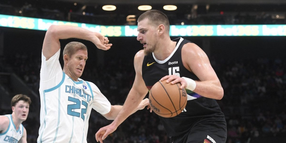 Neeee, da li je moguće? Jokiću opet izmakao tripl-dabl, ali je maltretirao Hornetse