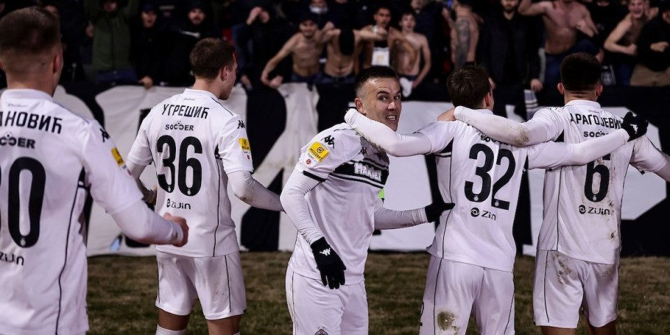 Reakcije navijača Partizana, "grobari" u transu posle povratka na vrh