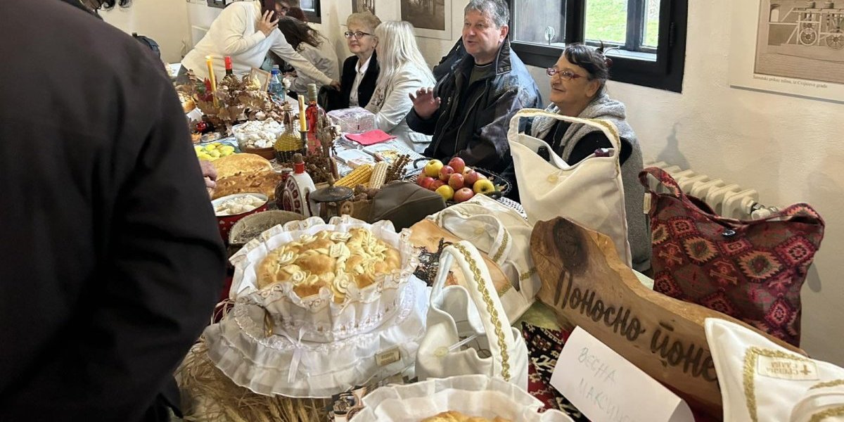 Česnica ili umetnost: Ovako izgledaju božićni kolači u Šumadiji