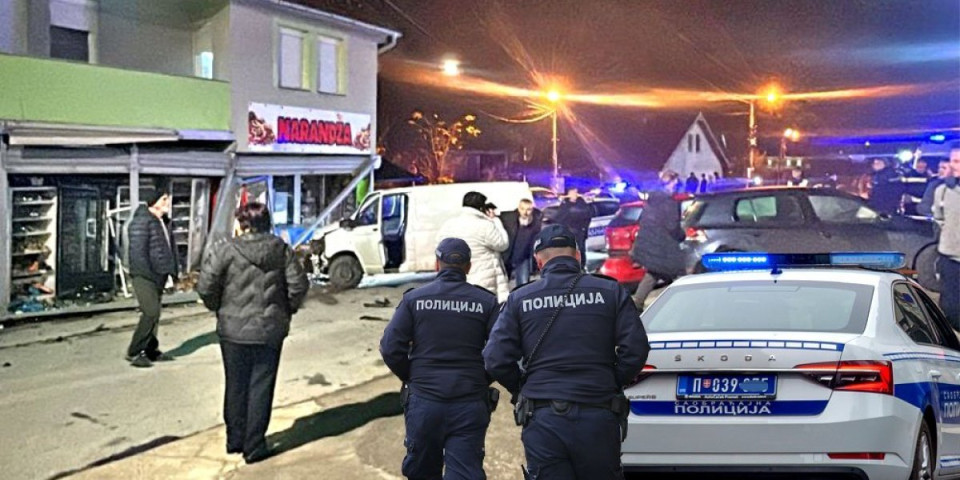 Filmska potera u Novom Pazaru: Kombi bežao od policije, pa skrenuo s puta i udario u prodavnicu (FOTO)