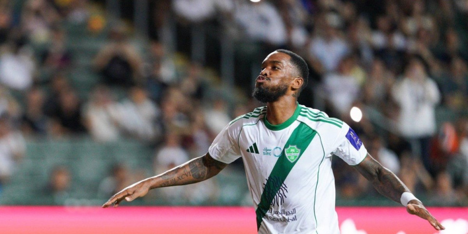 Skandal drma Englesku: Uhapšen reprezentativac, policija ga izvela iz bara sa lisiciama na rukama (VIDEO)