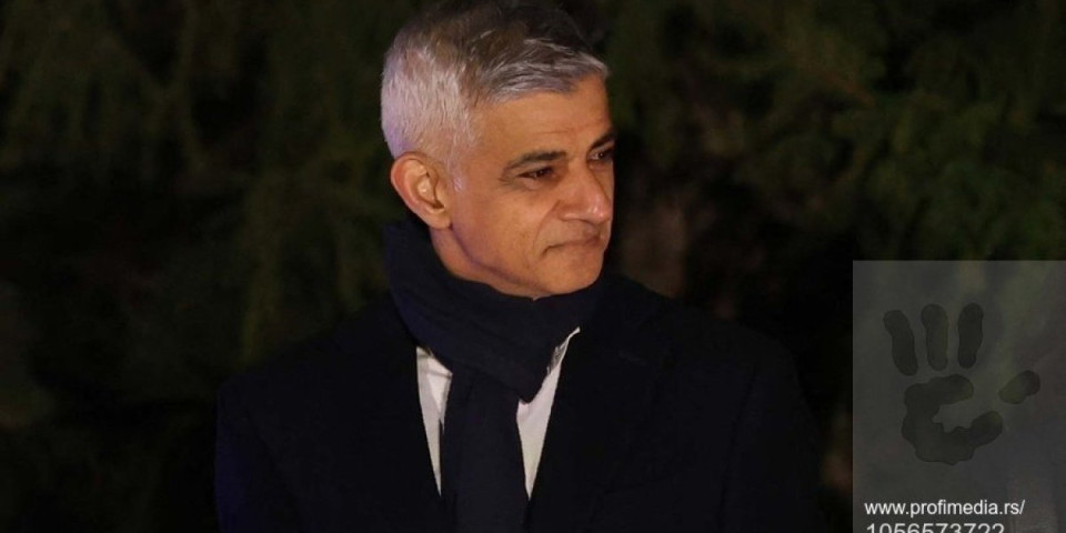 Velika drama u Londonu - Sadik Kan zanemeo pred Božićnim horom (FOTO/VIDEO)