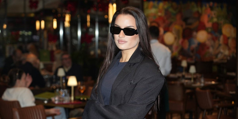 "Plastikara na ozempiku": Pevačicu brutalno izvređali, ona odmah reagovala