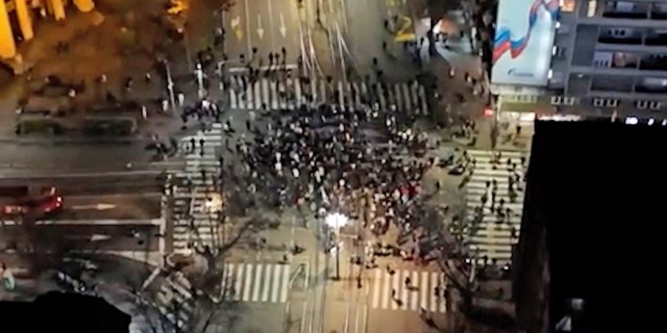 Zgubidani blokiraju centar Beograda: Šaka blokadera se okupila ispred Pravnog fakulteta (VIDEO)