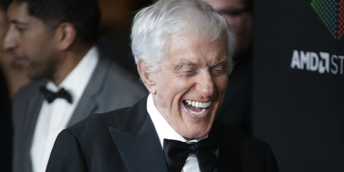 Otkrio zašto je doživeo stotu: Slavni glumac nasmejan i čio uoči rođendana