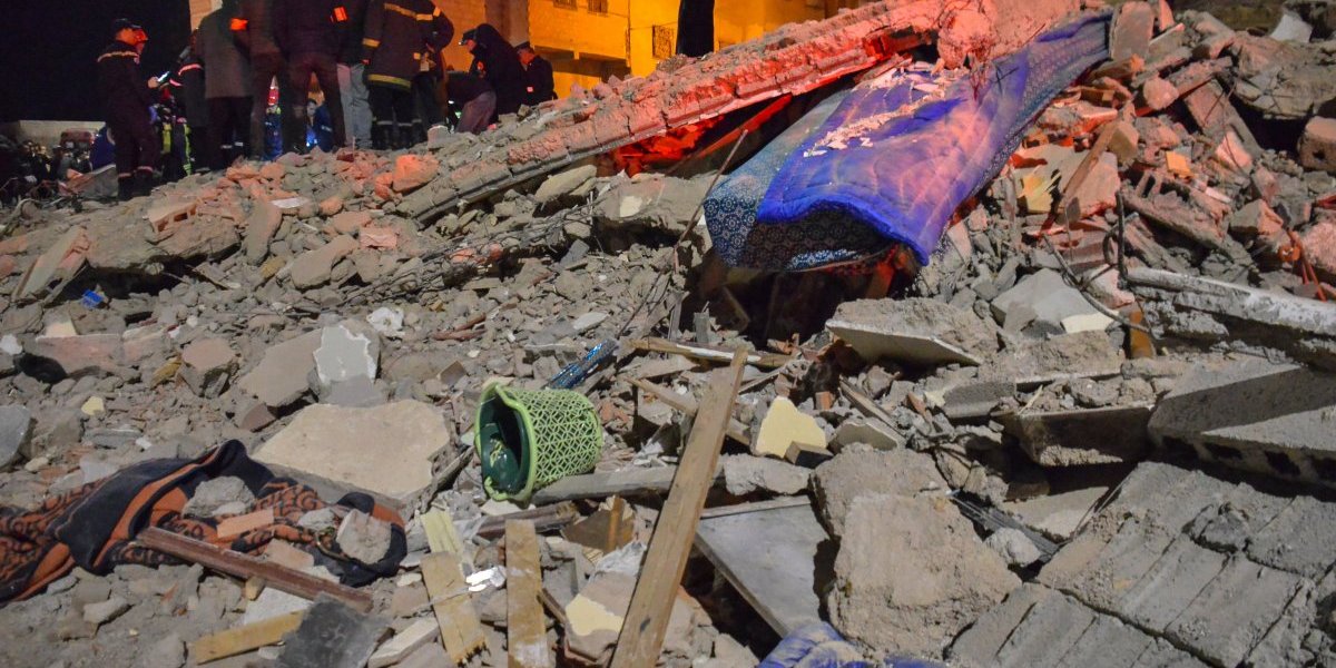 Dve zgrade se srušile kao kula od karata: Više od 19 mrtvih, među ruševinama i deca (FOTO/VIDEO)