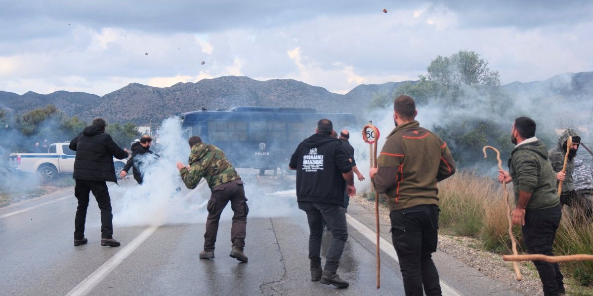 Haos u Grčkoj: Seljaci i ribari blokirali luku Volos i autoputeve (FOTO)