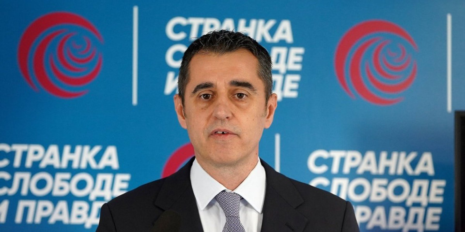 Brnabić patosirala Nikezića: Penzije u vaše vreme su bile neredovne, toliko ste ''brinuli''