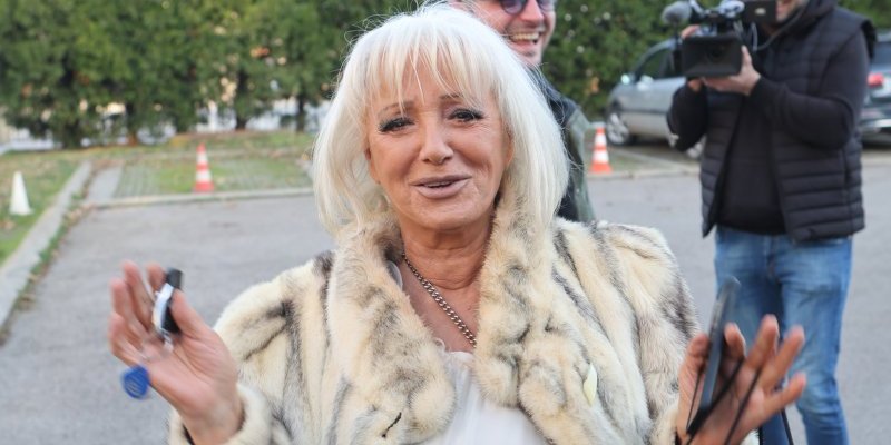 Vera Matović preti tužbom: Pevačica se kune u najmilije da nema 79 godina