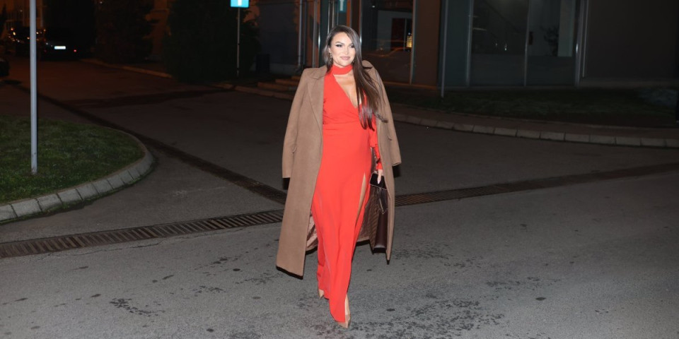 Za mesec dana smršala devet kilograma: Pevačica jela samo tri namirnice