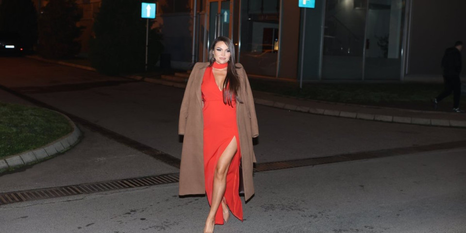 Hitno se oglasila! Pevačica ne može da stane na noge: Zbog bolesti otkazala nastup