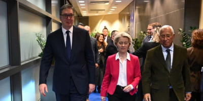 Predsednik Srbije Aleksandar Vučić obratio se medijima nakon sastanka sa predsednicom Evropske komisije Ursulom fon der Lajen i predsednikom Evropskog saveta Antoniom Koštom.