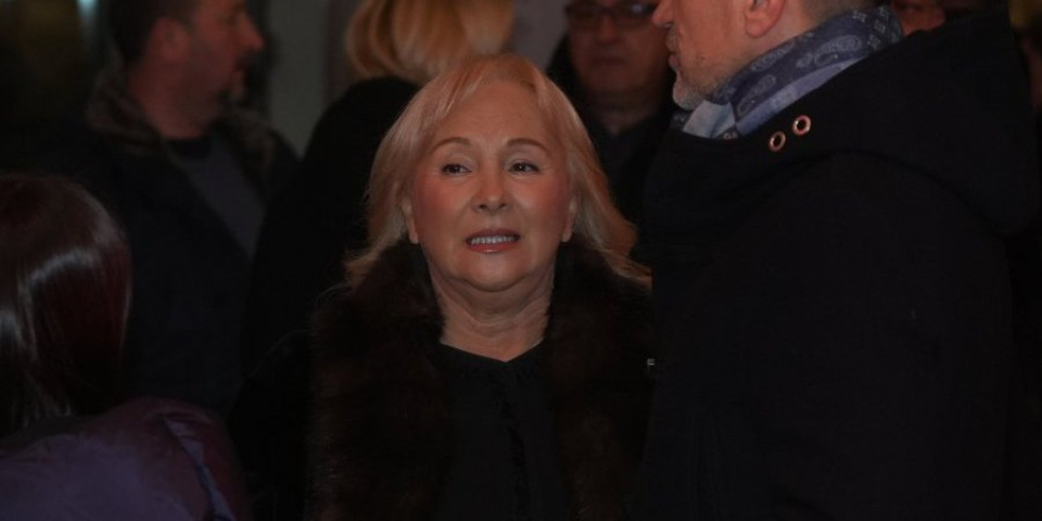 Veliko slavlje u porodici Šaulić: Svi su tu, a Goca ne može biti srećnija (FOTO)