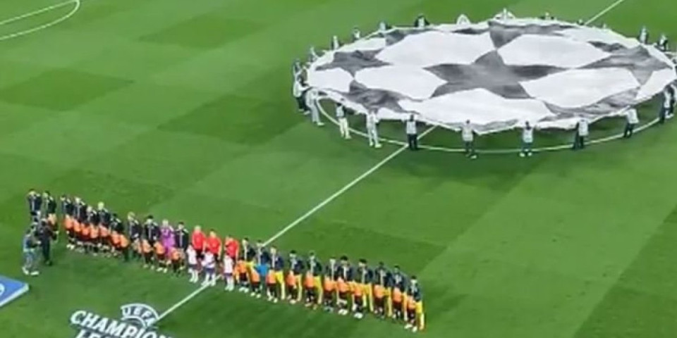 Ajoj, kakav kiks na utakmici Lige šampiona: Kako su ovo mogli da pogreše, čitav svet im se smeje (VIDEO)