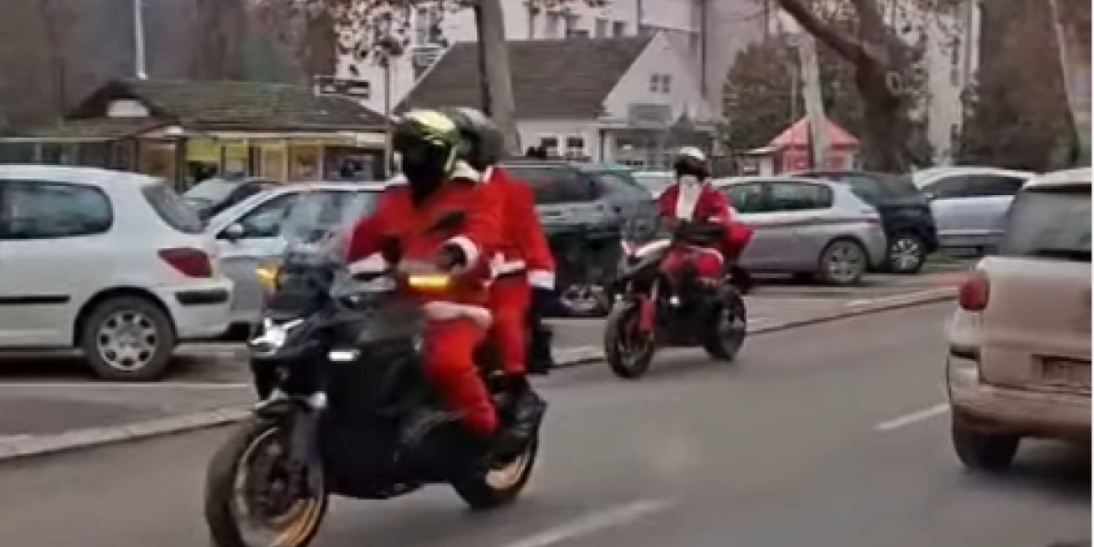 Deda Mrazevi na motorima izmamili osmehe!  Prazničnu čaroliju dovezli u Pančevo