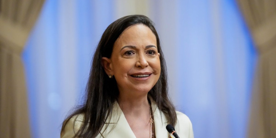 Filmski beg: Liderka opozicije zbrisala sa perikomu u ribarskom čamcu - Plovila više od 10 sati, pa direkt na privatan avion