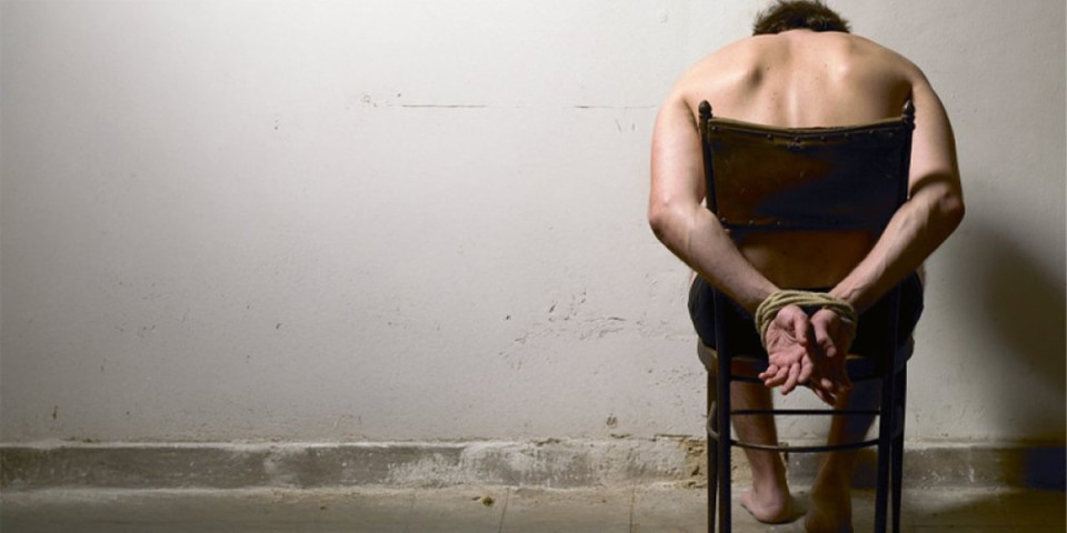 Držali čoveka kao roba dve godine: Bračni par iz pakla