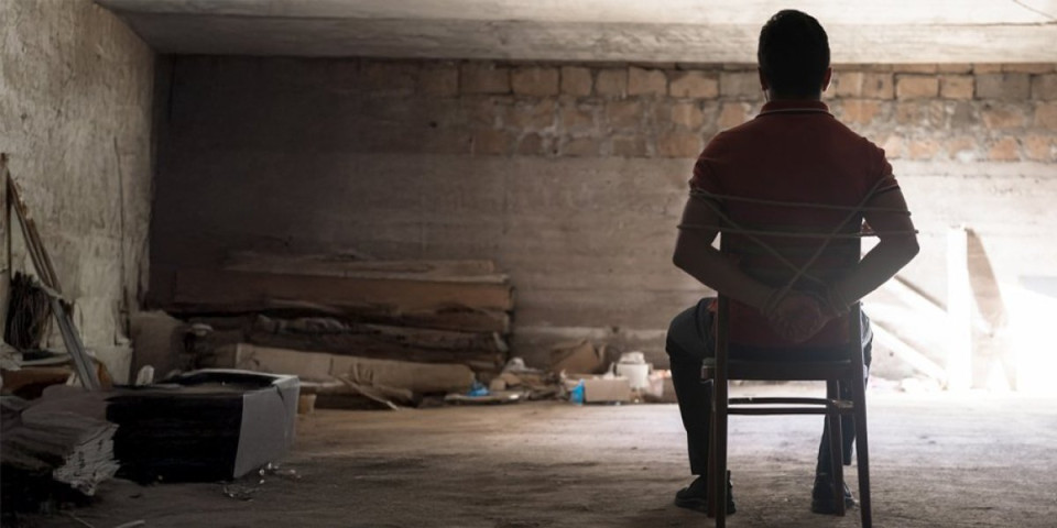 Otmičari presreli dva tinejdžera, oteli ih, a zatim naterali da učine nešto nezamislivo! Isplivali jezivi detalji događaja