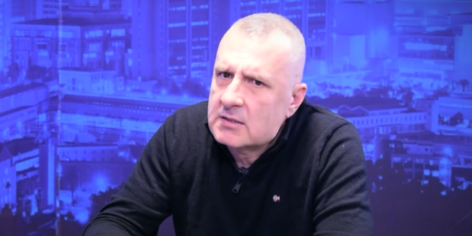 Mlad ostao udovac i samohrani otac: Pop u 49. godini napravio dete 18 godina mlađoj ženi