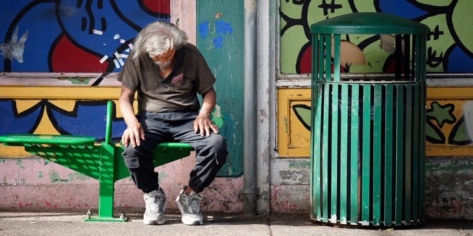 Nešto je trulo na Zapadu: Radnici ne mogu da plate kirije, evo gde spavaju