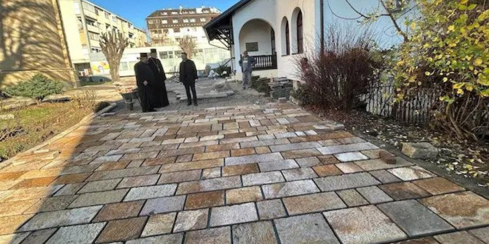 Zablistao ulaz Hrama Svete Trojice! Na radost vernika do crkve će se još lakše stizati