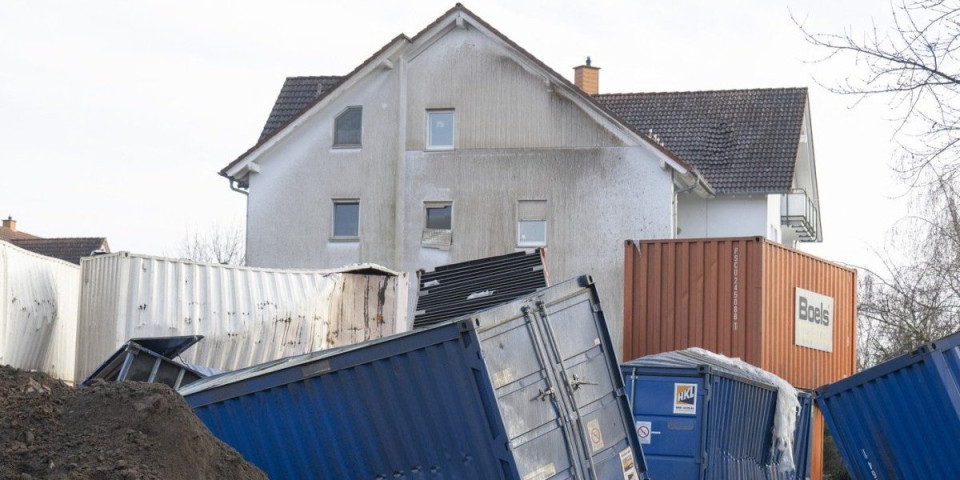 Detonacija bombe iz Drugog svetskog rata bila jača nego što se očekivalo - eksplozija oštetila na desetine stanova (FOTO)